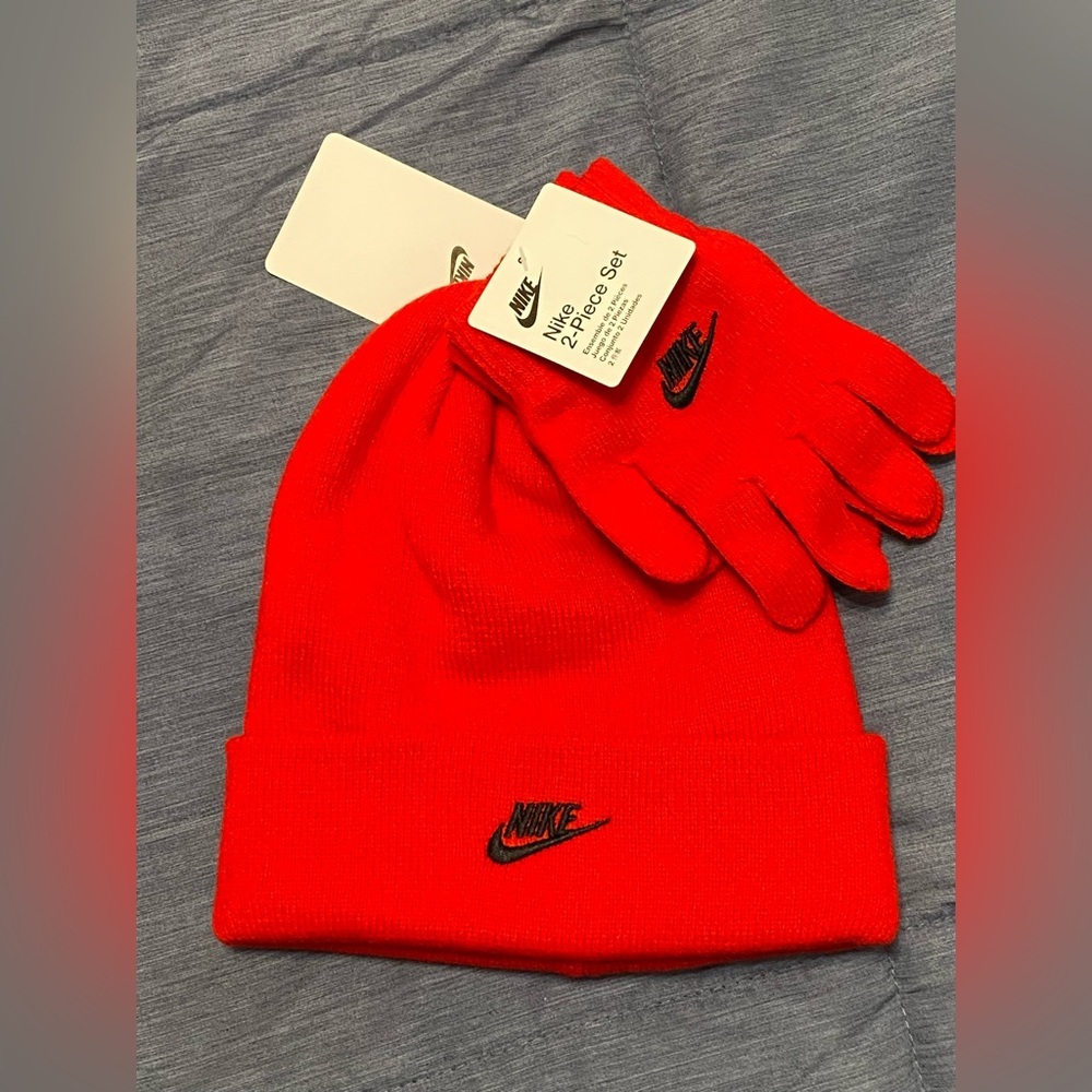 Nike Vibrant Red Hat and Gloves Set kids OS NWT